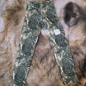 Old Navy Olive Green Active Leggings with Subtle Print